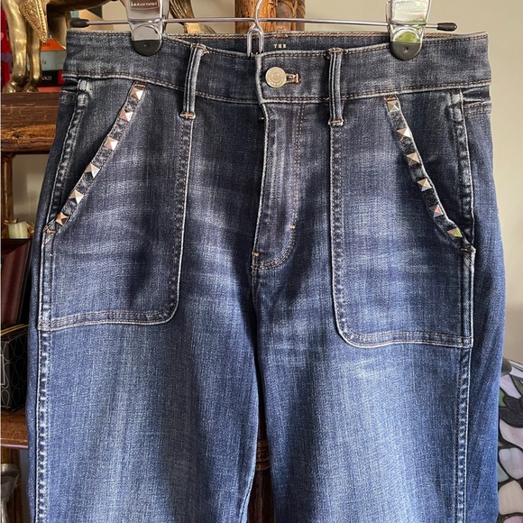 WHBM The Everyday Soft Straight Crop with Studded Pockets EUC Size 4 - Picture 2 of 7